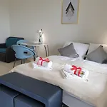 Onyx Seaview By Rent Like