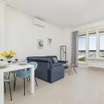 アパート Onyx Seaview By Rent Like ミエンジズドロイェ
