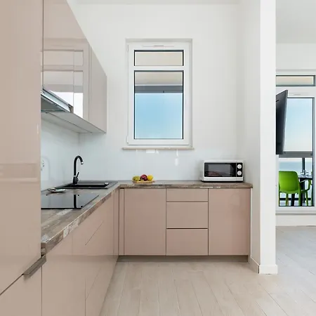 Onyx Seaview By Rent Like